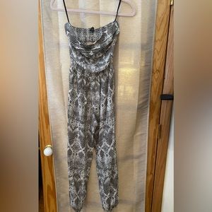 Bebe jumpsuit with stretch. Fun print